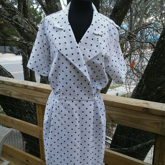 Lindsey Scott Dresses & Skirts - Vintage white w black polka dots dress size 18